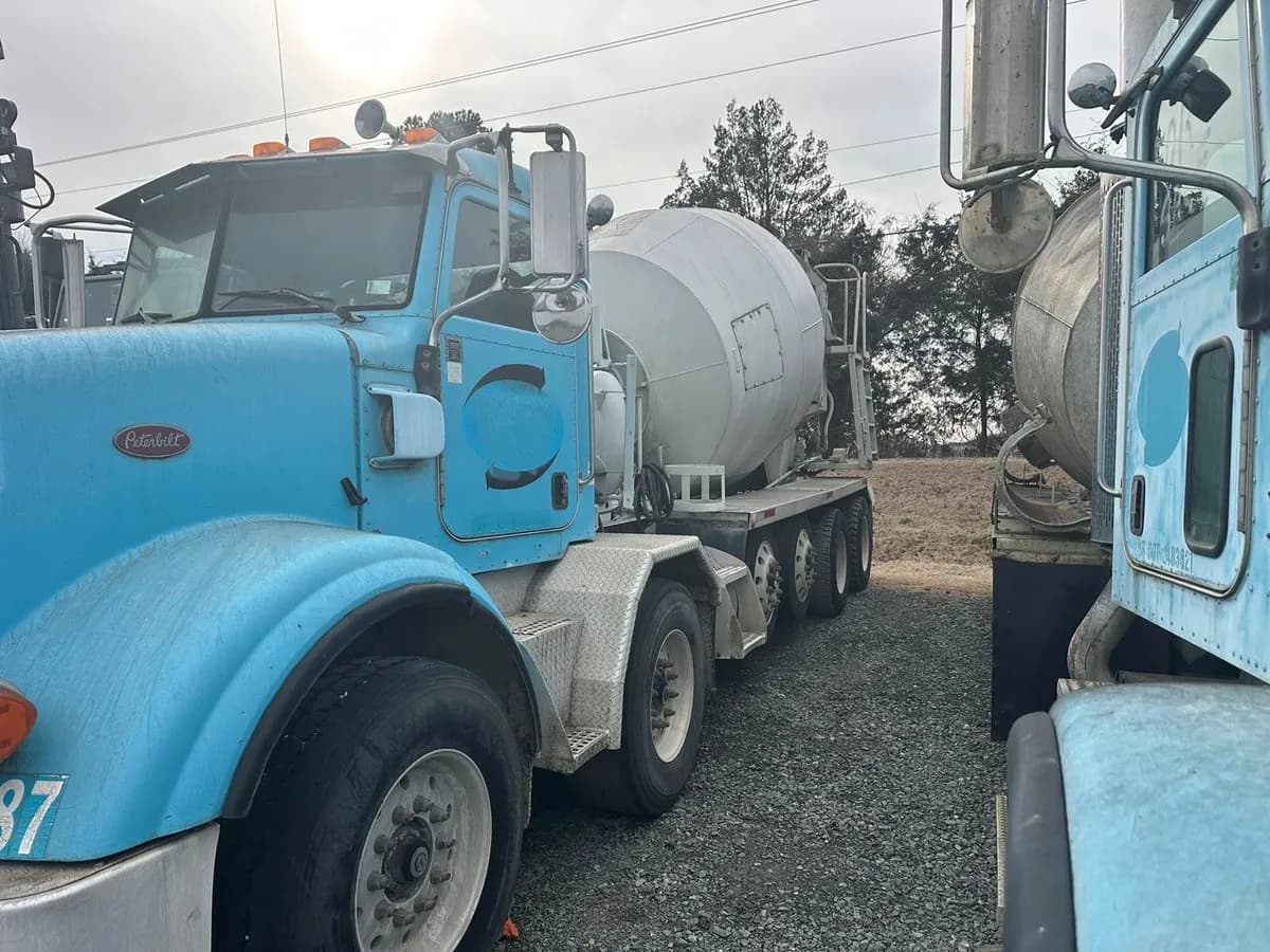 2008 Peterbilt Concrete Mixer - Mixer