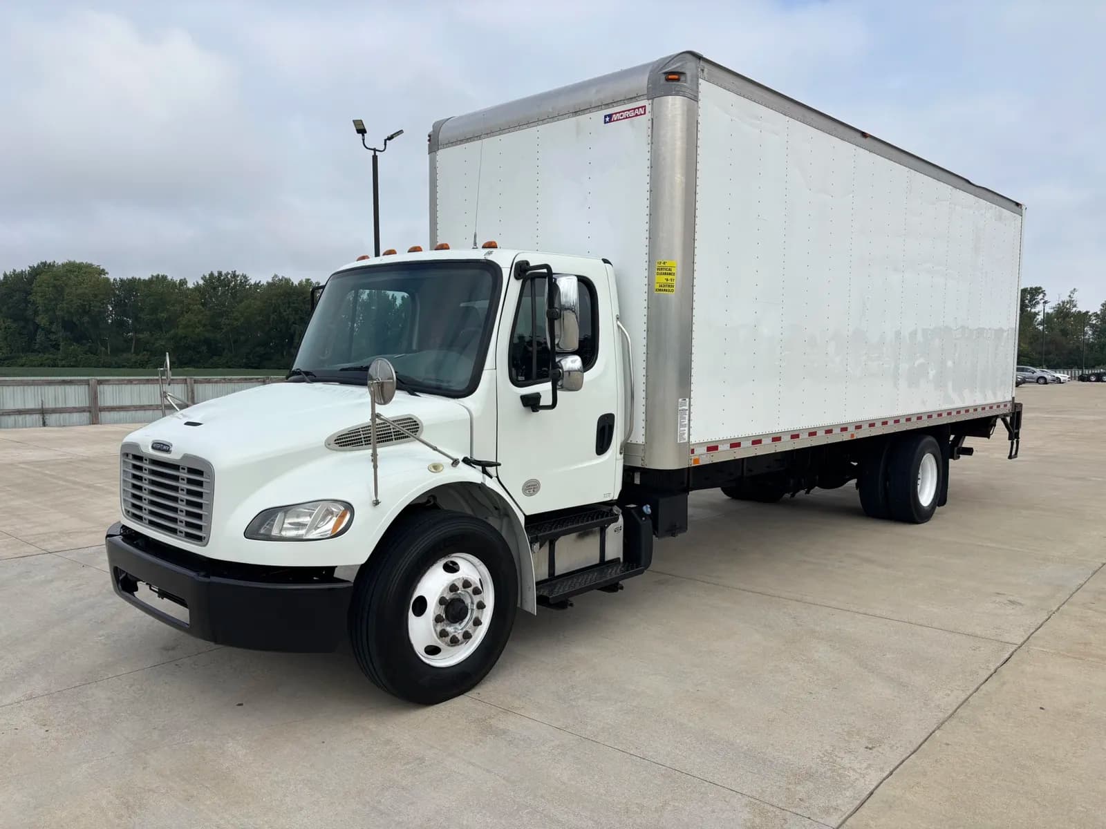 2019 Freightliner Business Class M2 - Box