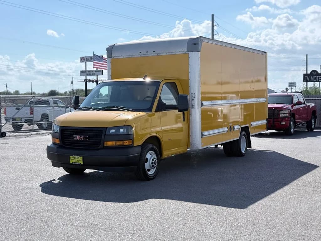 2022 GMC Savana 3500 - Box