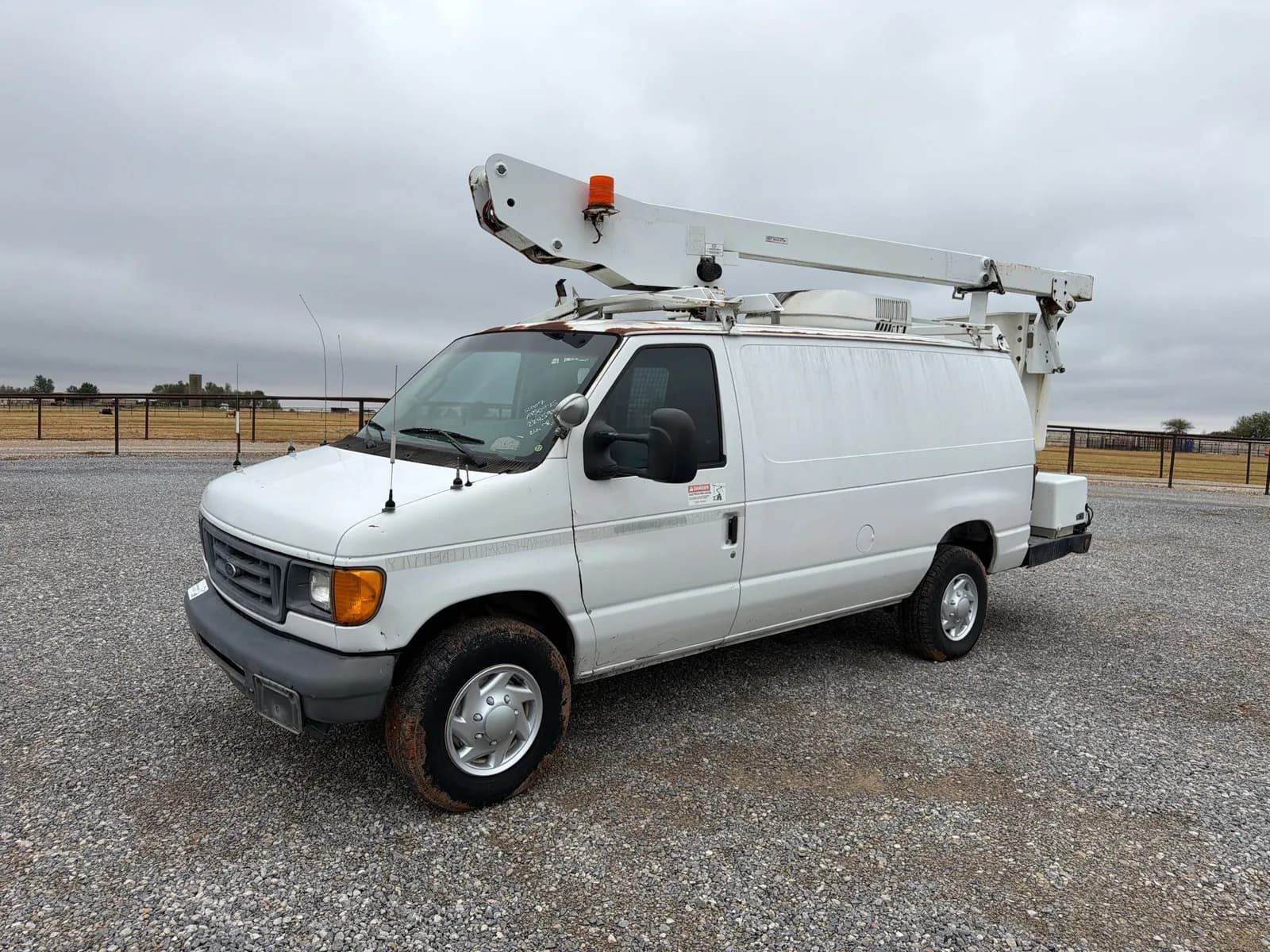 2007 Ford E-350 Super Duty - Vans
