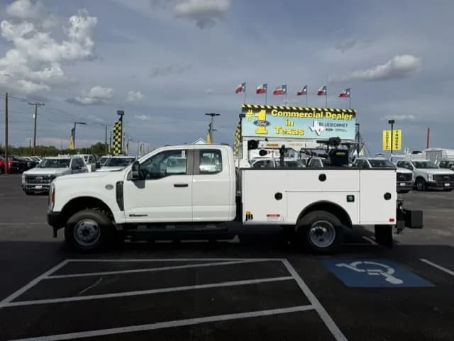 2026 Ford F-350 - Crane