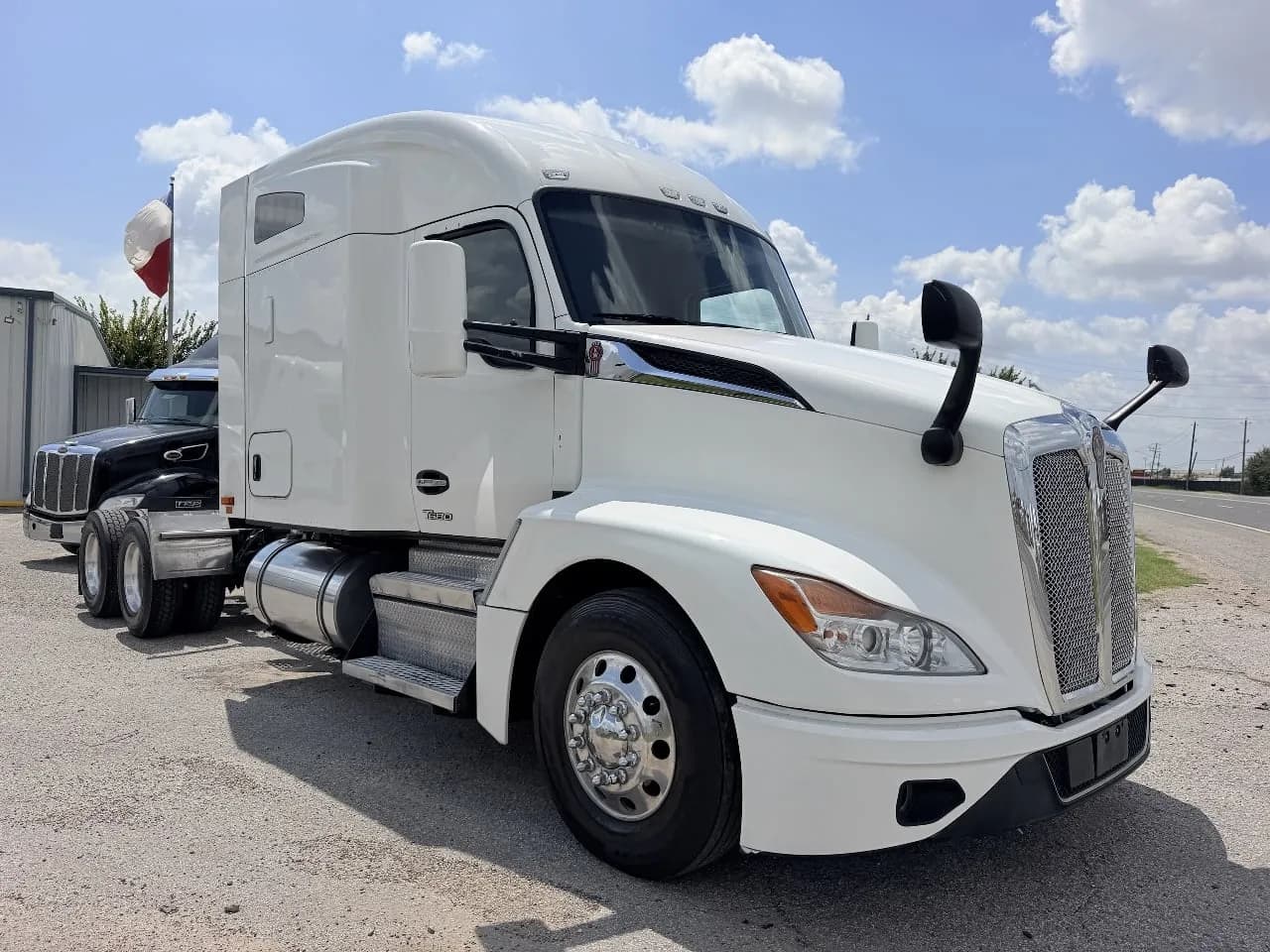 2022 Kenworth T680 - Sleeper