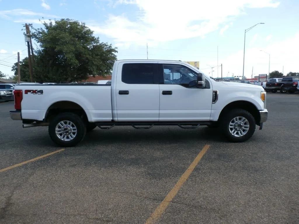 2017 Ford F-250 SD XLT Crew Cab - Pickup