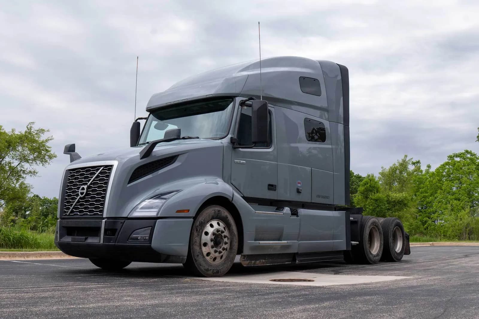 2025 Volvo VNL 760
