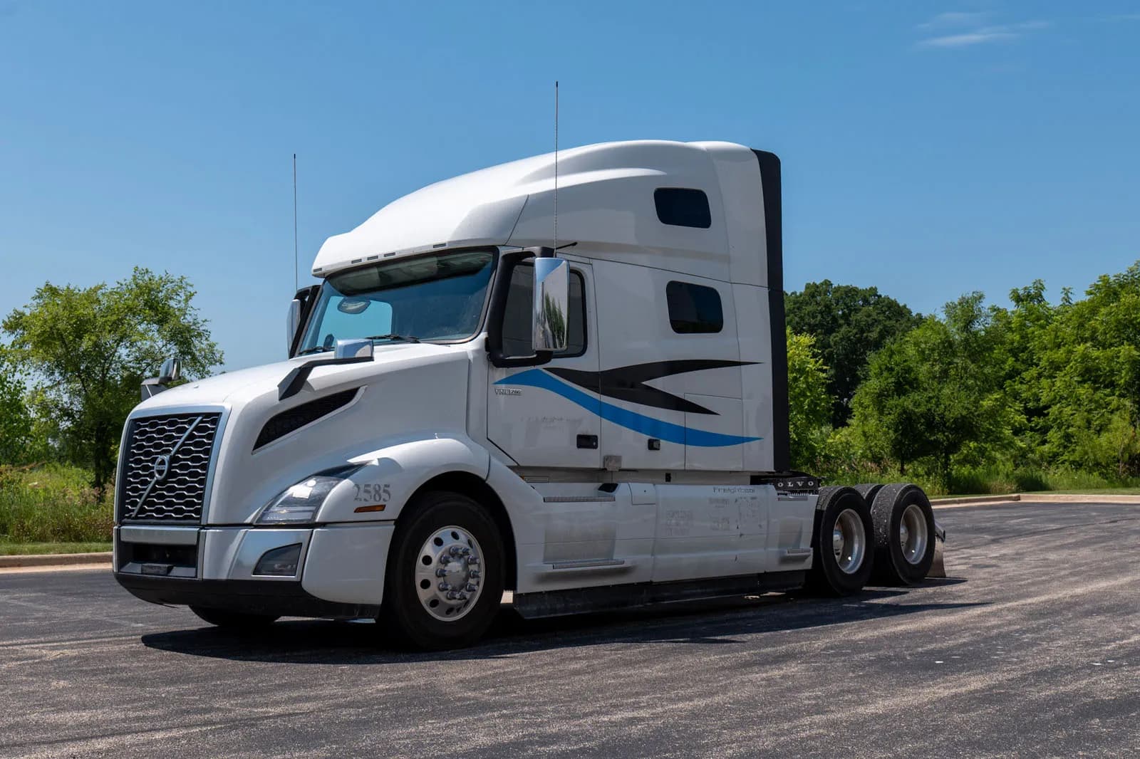 2025 Volvo VNL 760