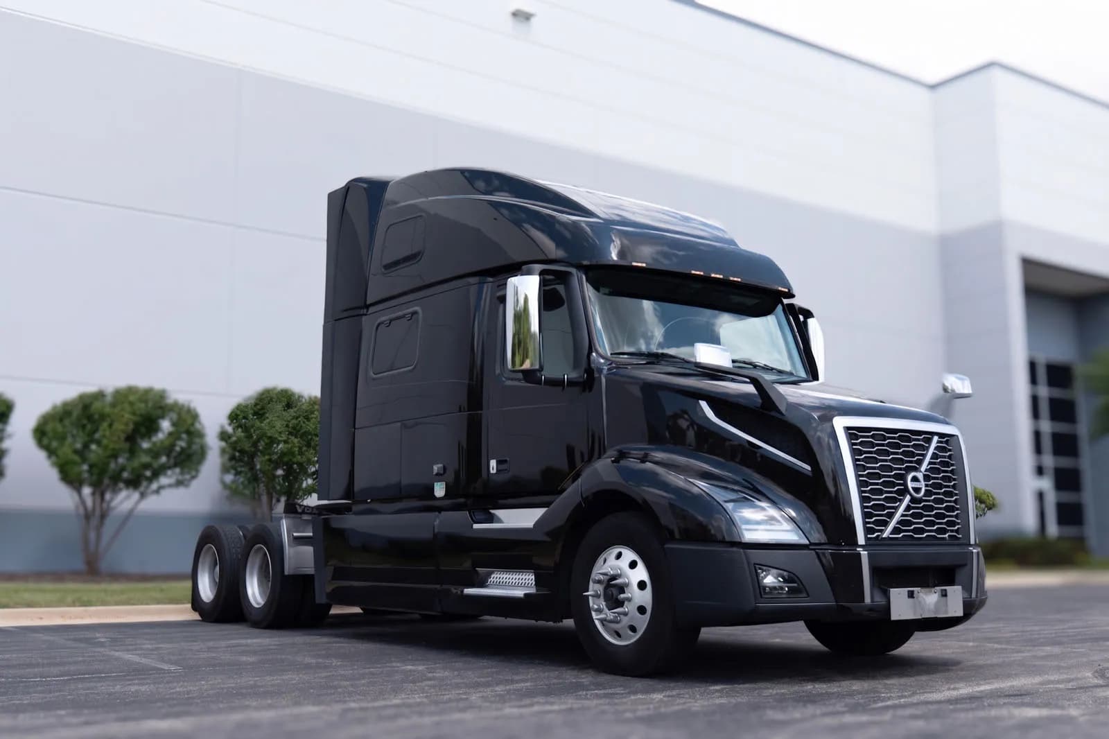 2023 Volvo VNL 860