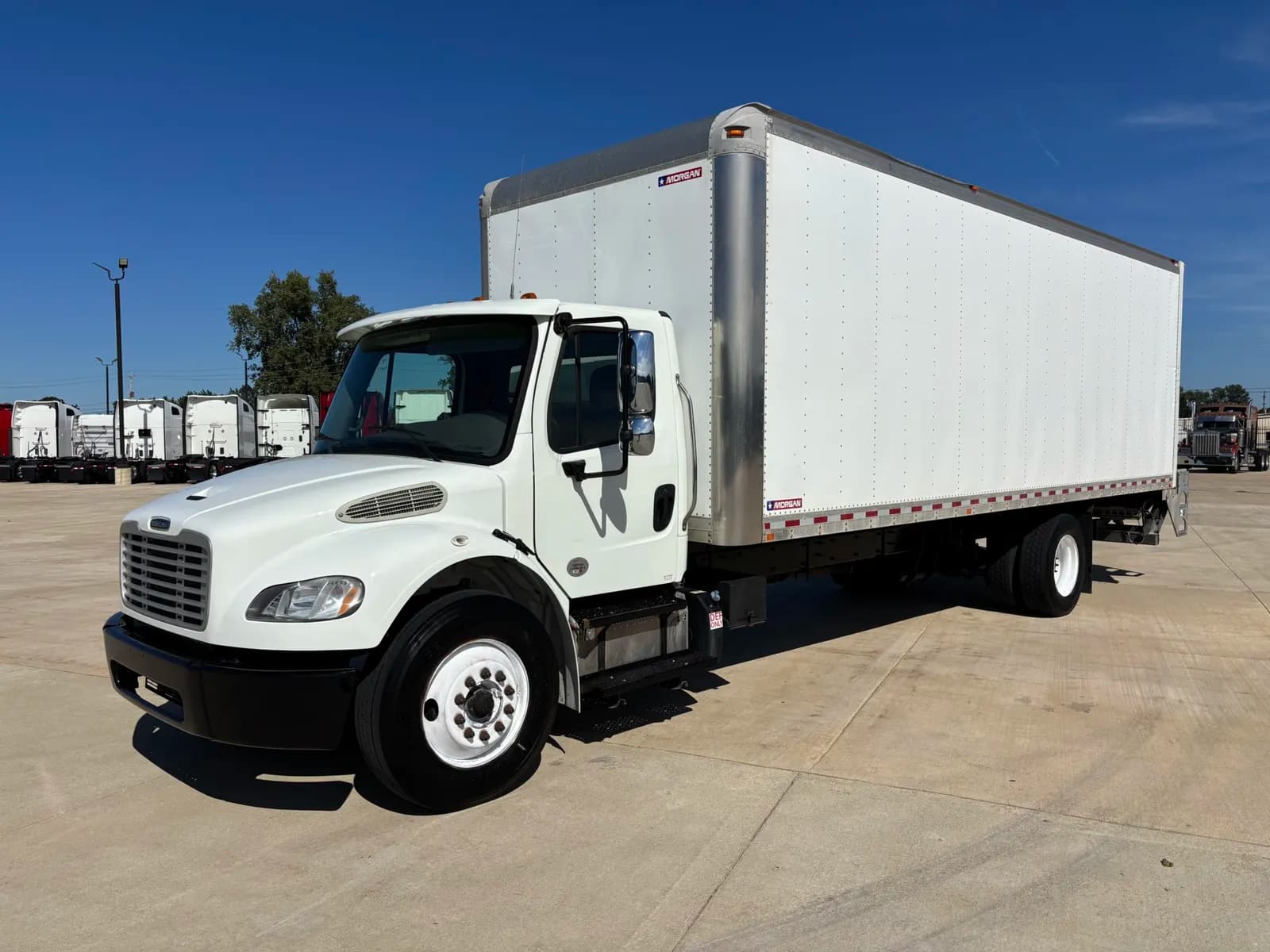 2019 Freightliner Business Class M2 - Box