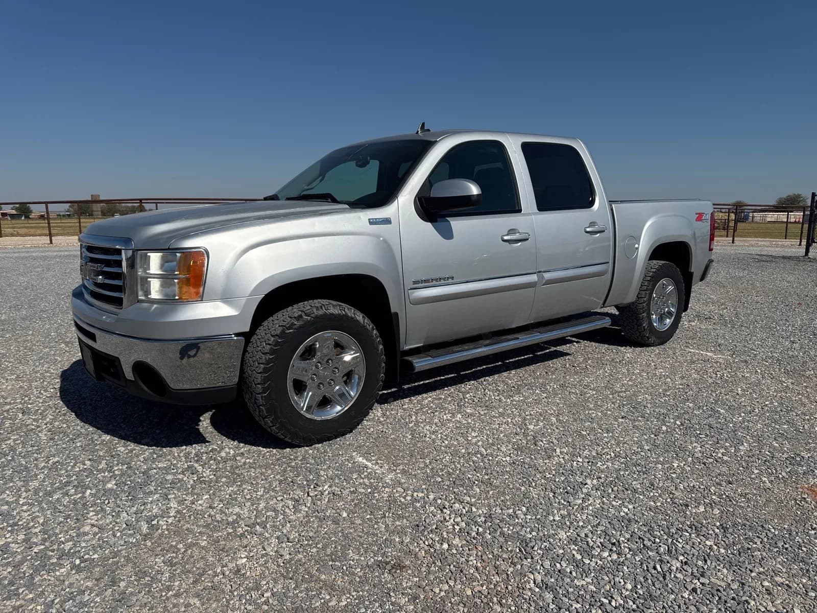 2011 GMC Sierra 1500 SLT - Pickup