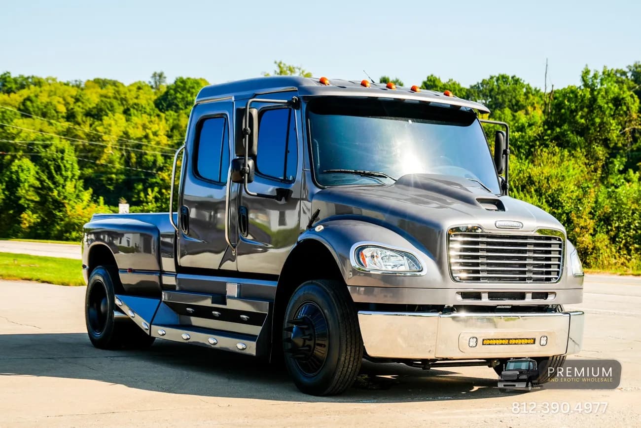 2007 Freightliner M2-106 SportChassis P2
