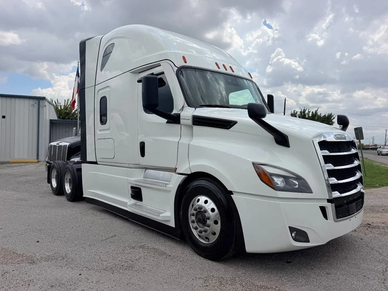 2022 Freightliner Cascadia - Sleeper