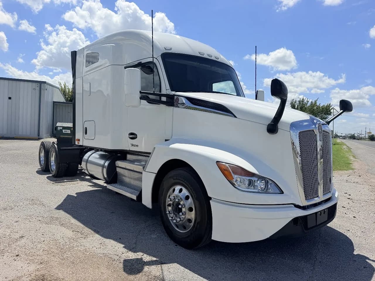 2022 Kenworth T680 - Sleeper