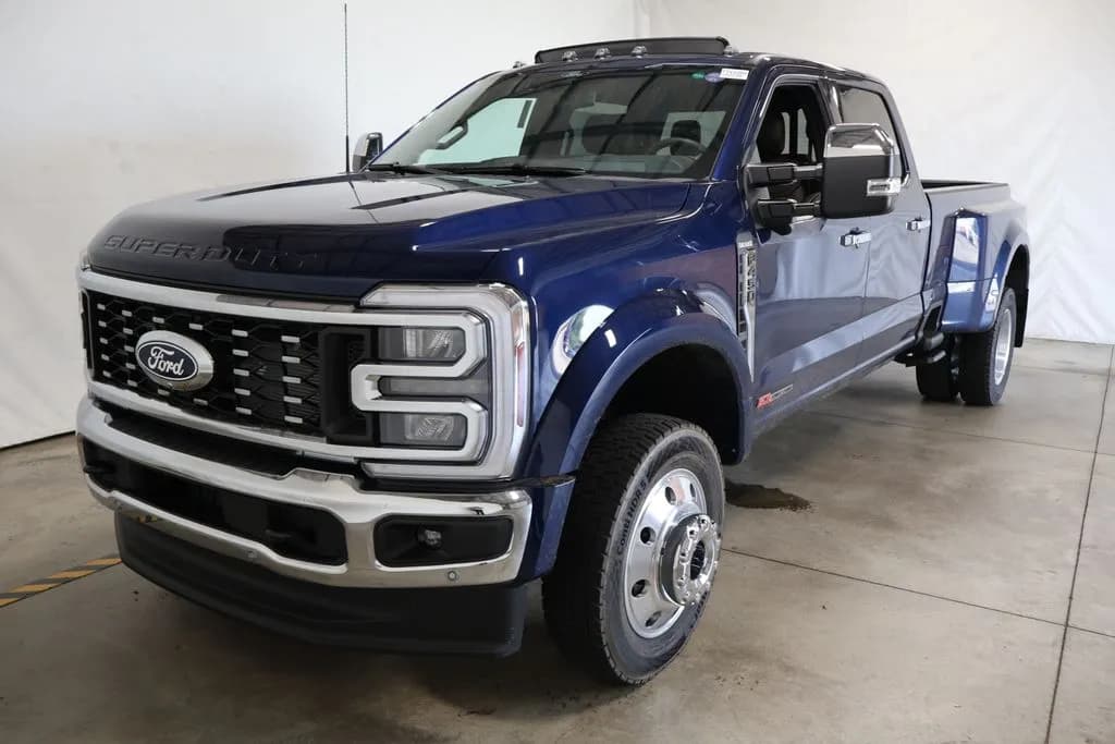 2027 Ford F-450 Crew Cab - Pickup