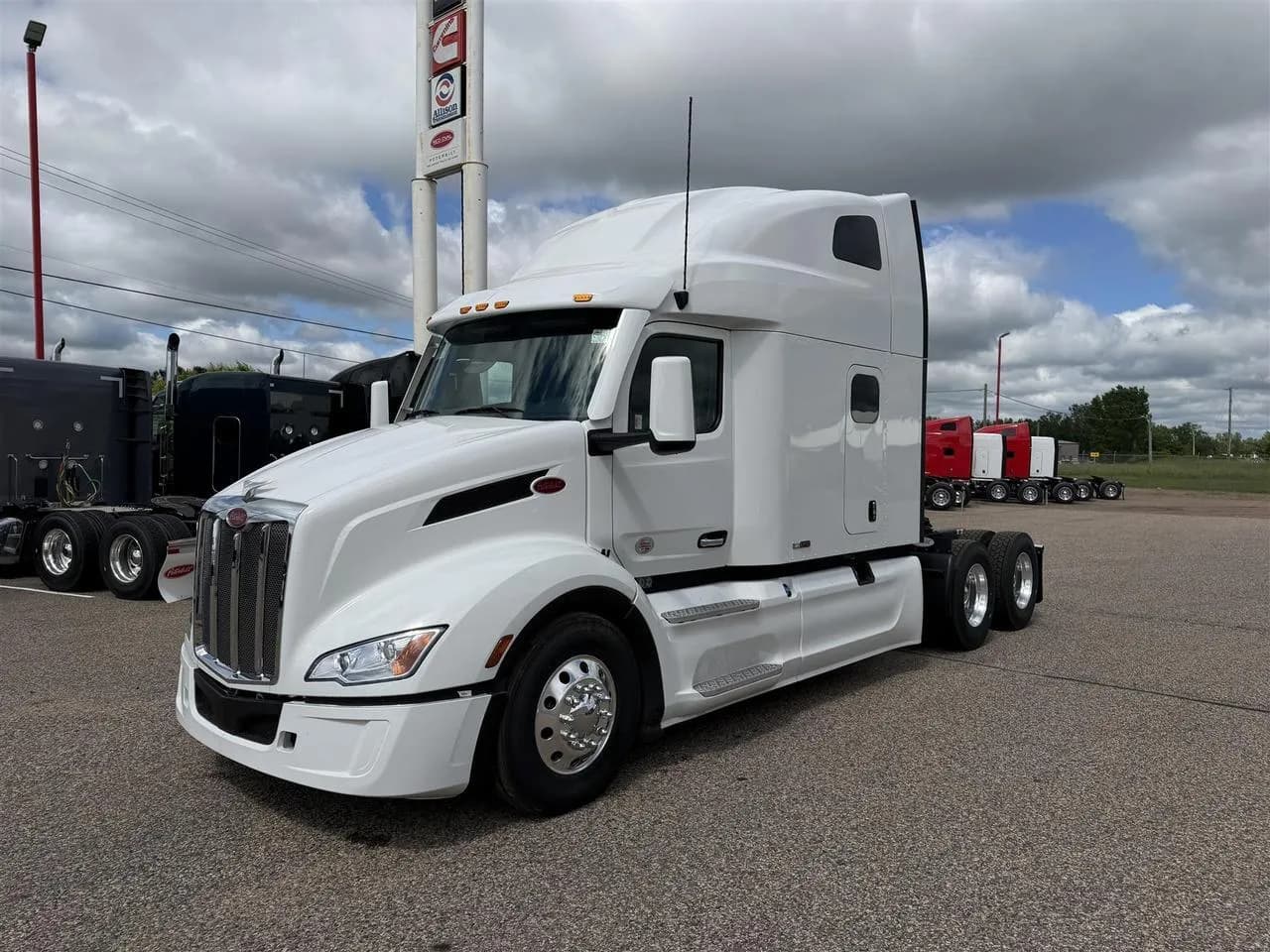 2027 Peterbilt 579 - Sleeper