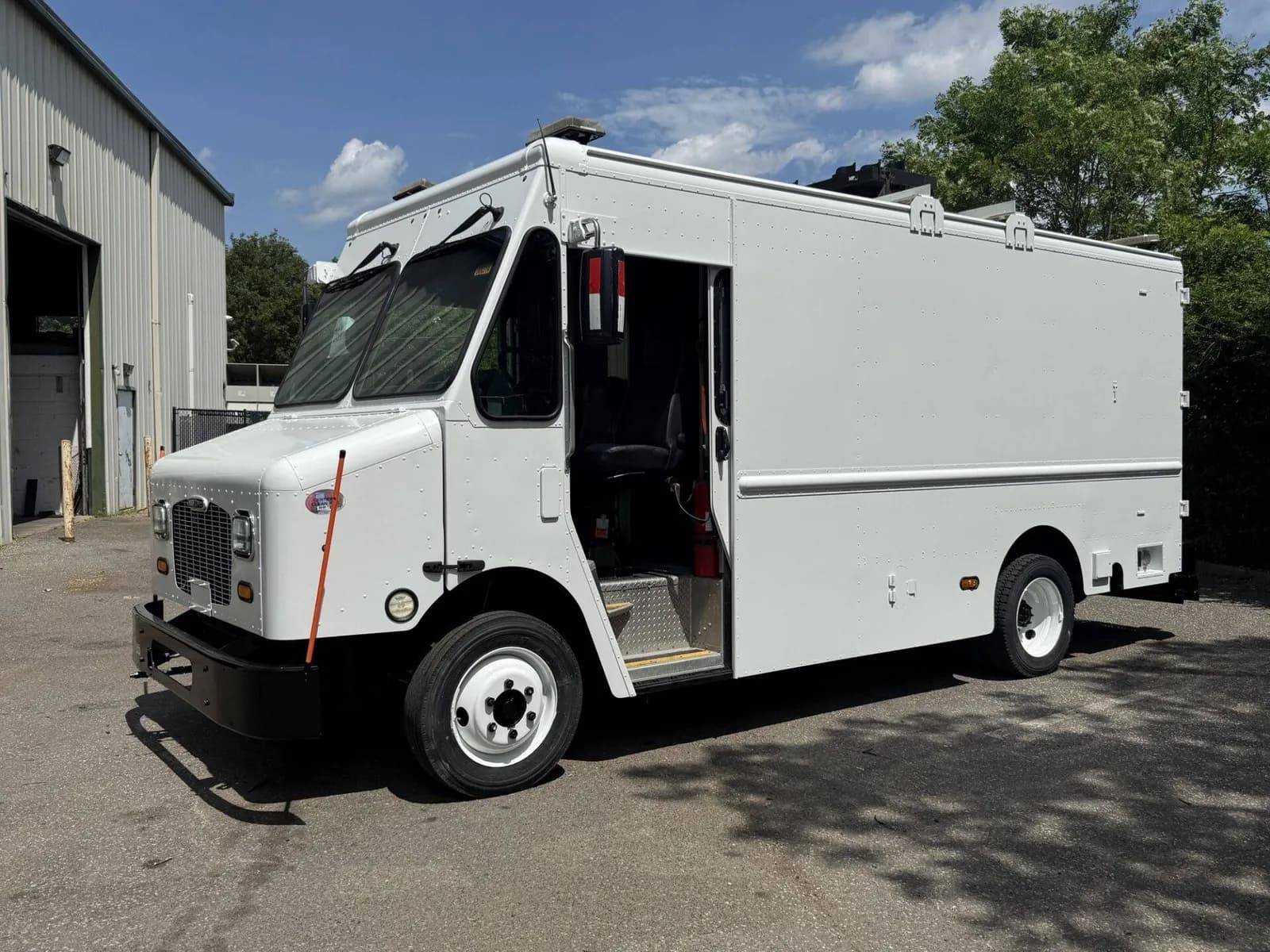 2016 Freightliner MT45 Morgan Olson - Vans