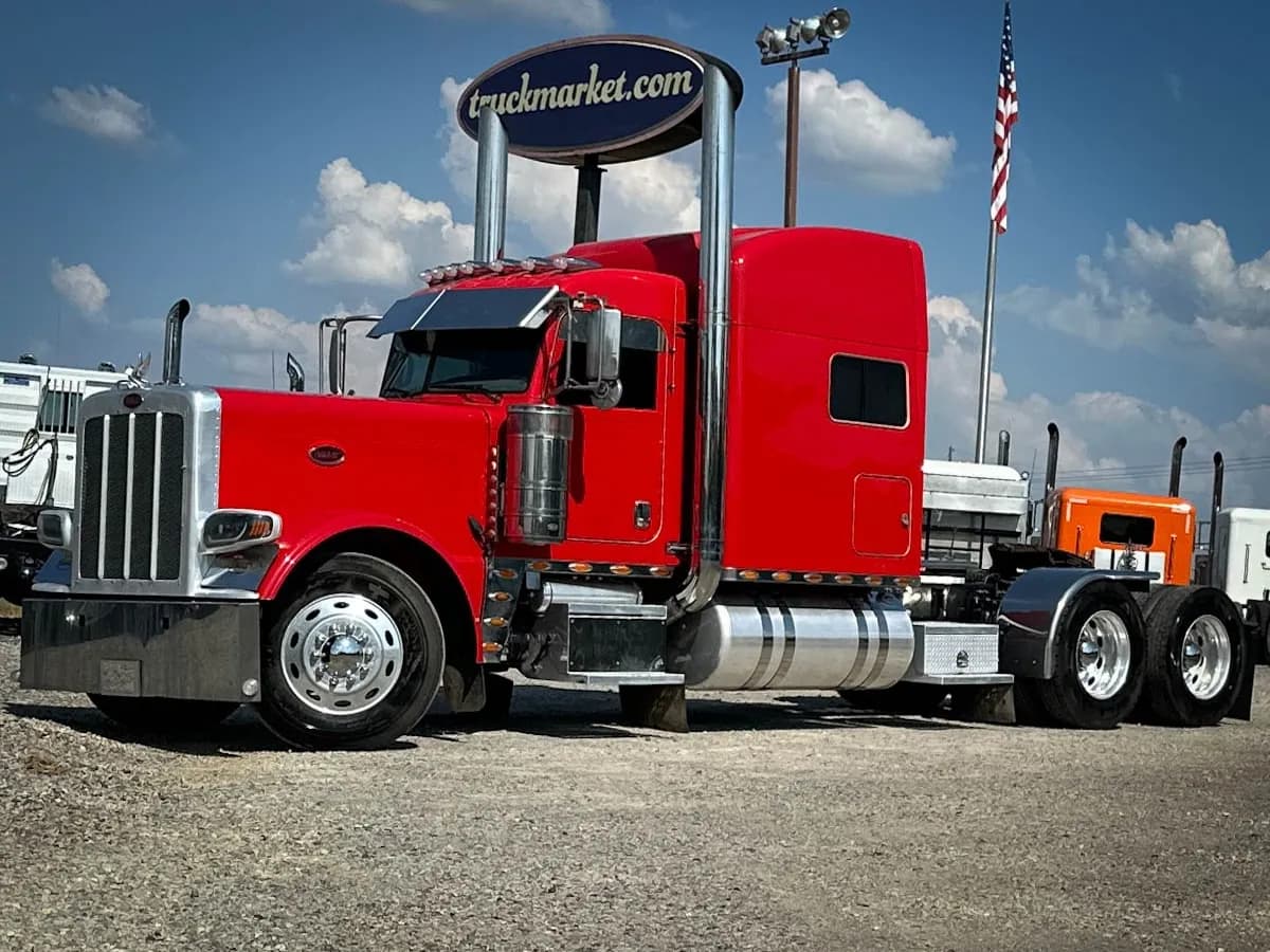 2014 Peterbilt 389 - Glider Kit Trucks