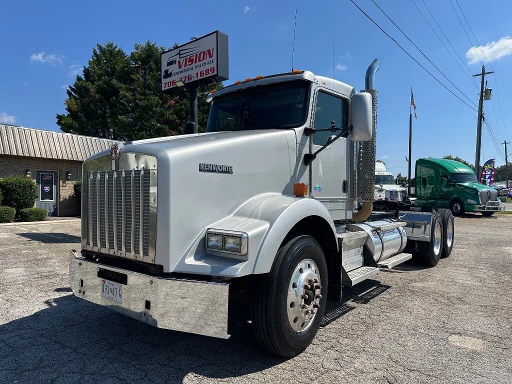 2012 Kenworth T800 - Day Cab