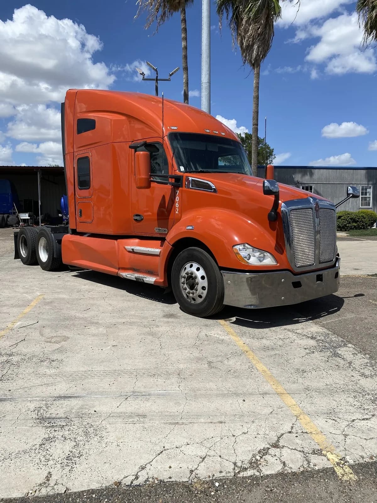 2019 Kenworth T680 Tandem Axle - Sleeper