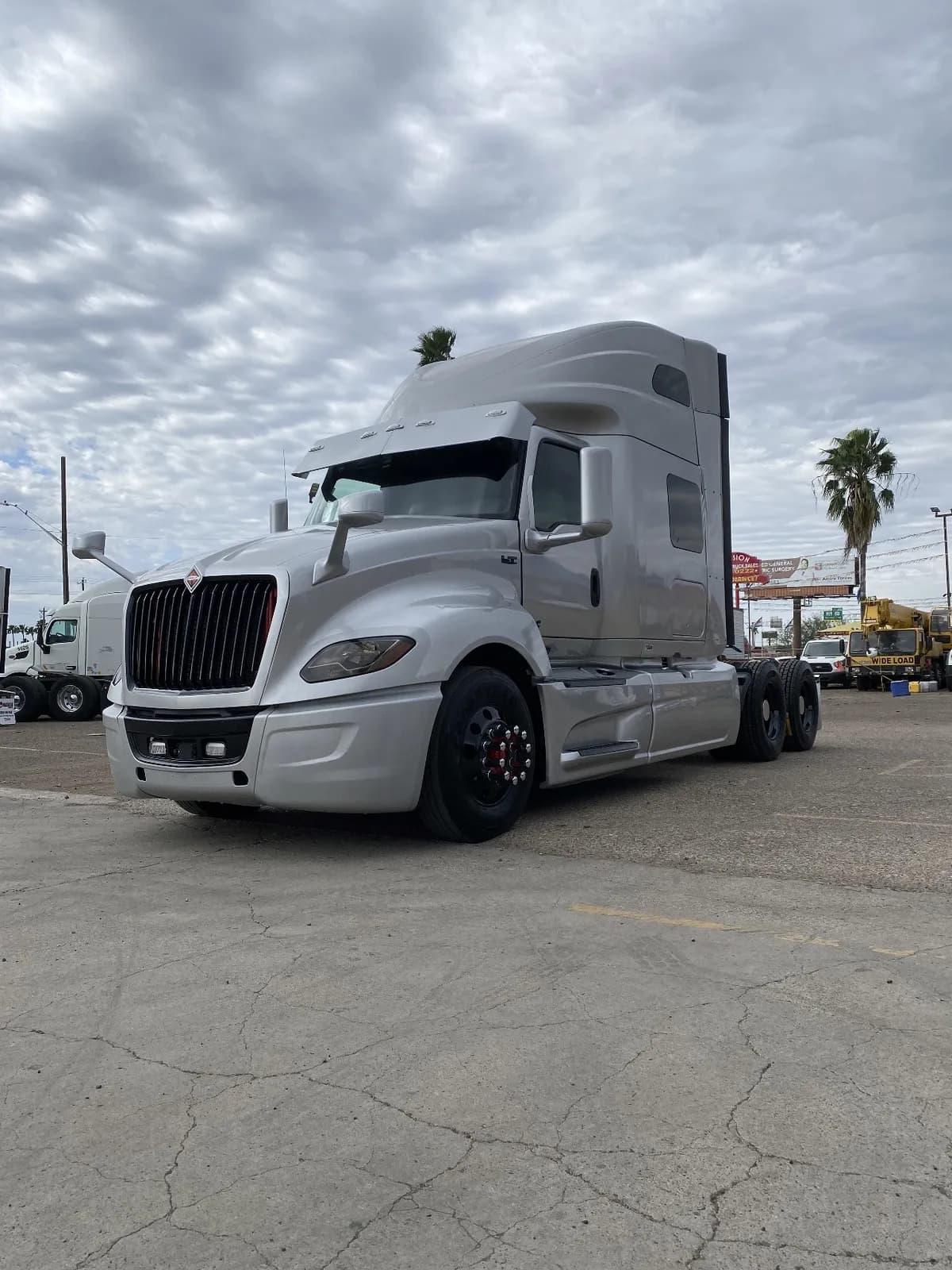 2020 International PROSTAR LT625 Tandem Axle - Sleeper