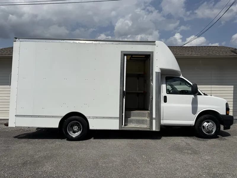 2021 Chevrolet Express 3500 - Box