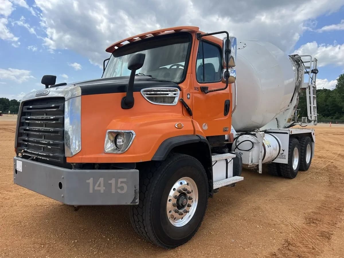2017 Freightliner 114SD - Mixer