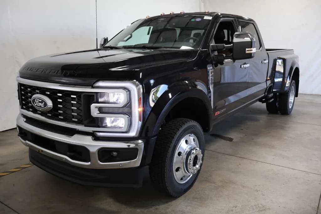 2027 Ford F-450 Crew Cab - Pickup