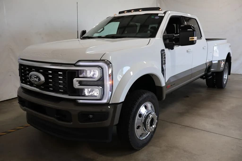 2027 Ford F-450 Crew Cab - Pickup