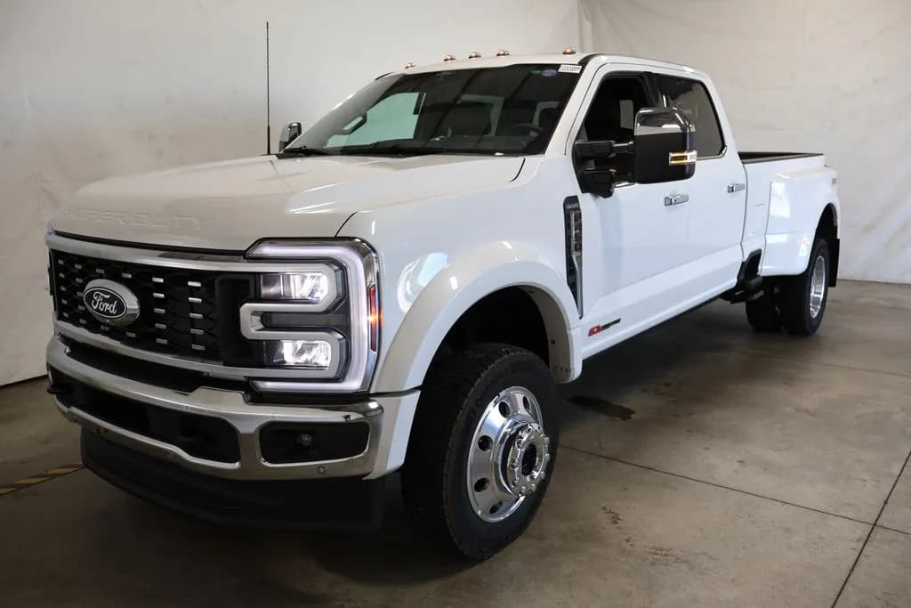 2027 Ford F-450 Crew Cab - Pickup