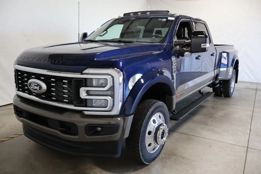 2027 Ford F-450 Crew Cab - Pickup