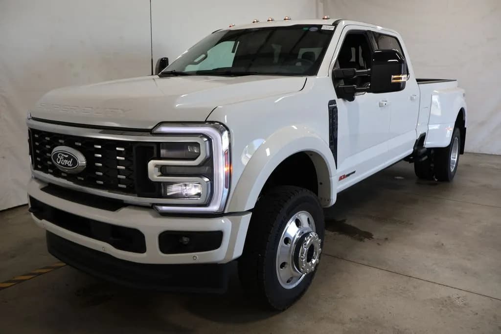 2027 Ford F-450 Crew Cab - Pickup