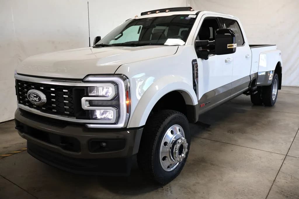 2027 Ford F-450 Crew Cab - Pickup