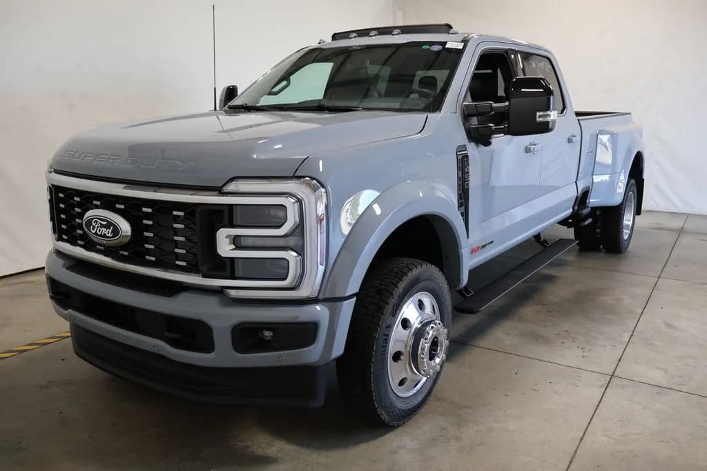 2027 Ford F-450 Crew Cab - Pickup