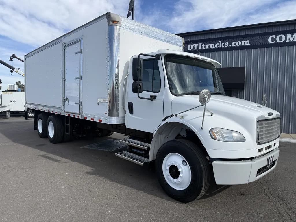 2018 Freightliner M2 106 - Box