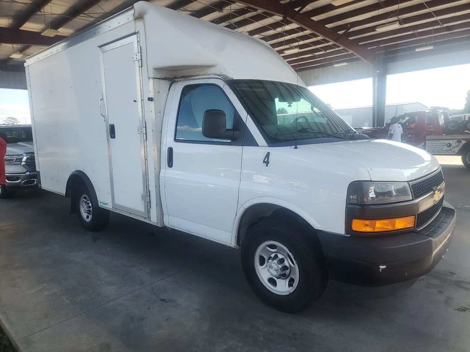2022 Chevrolet Express 3500 - Box