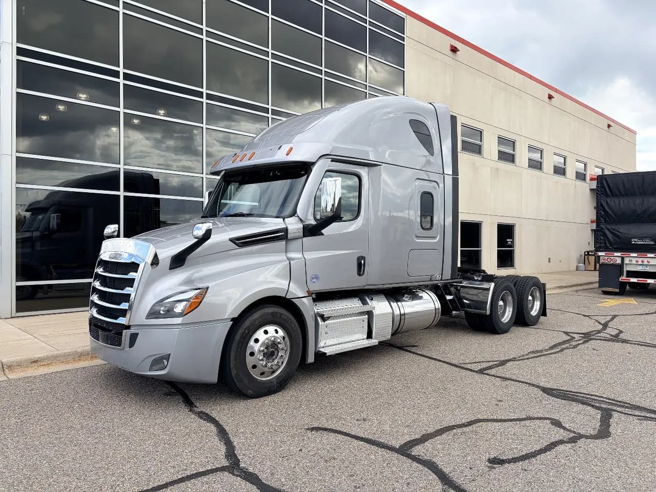 2022 Freightliner Cascadia - Sleeper