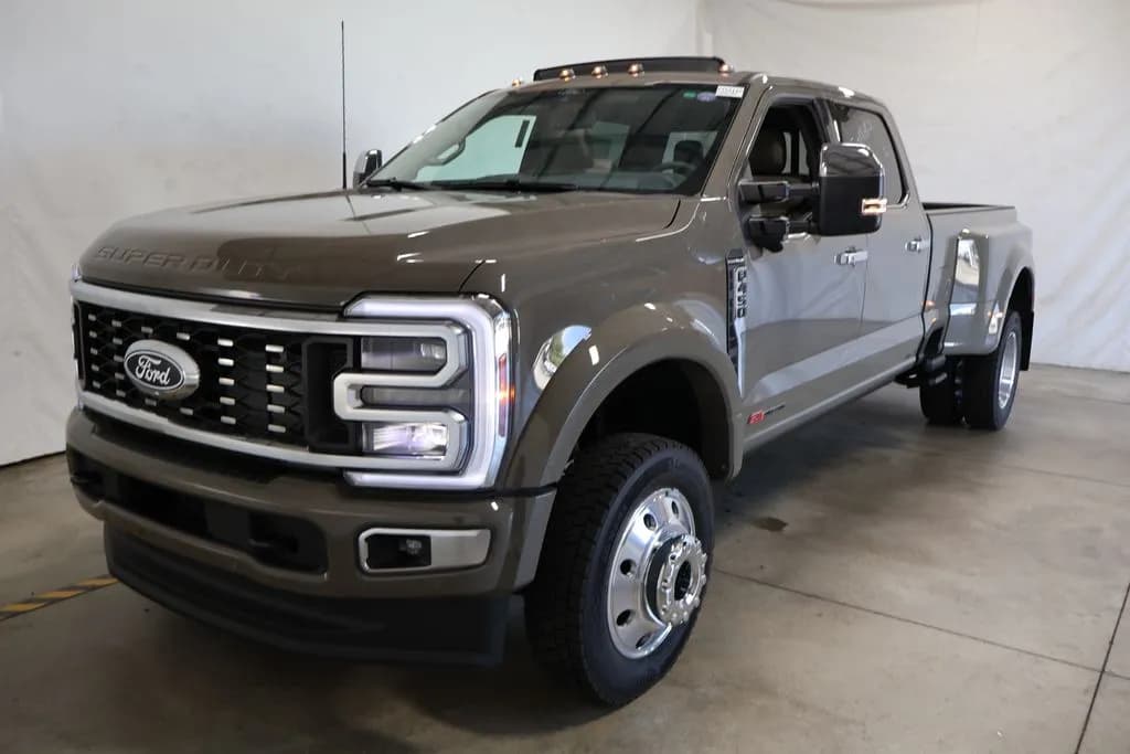 2027 Ford F-450 Crew Cab - Pickup