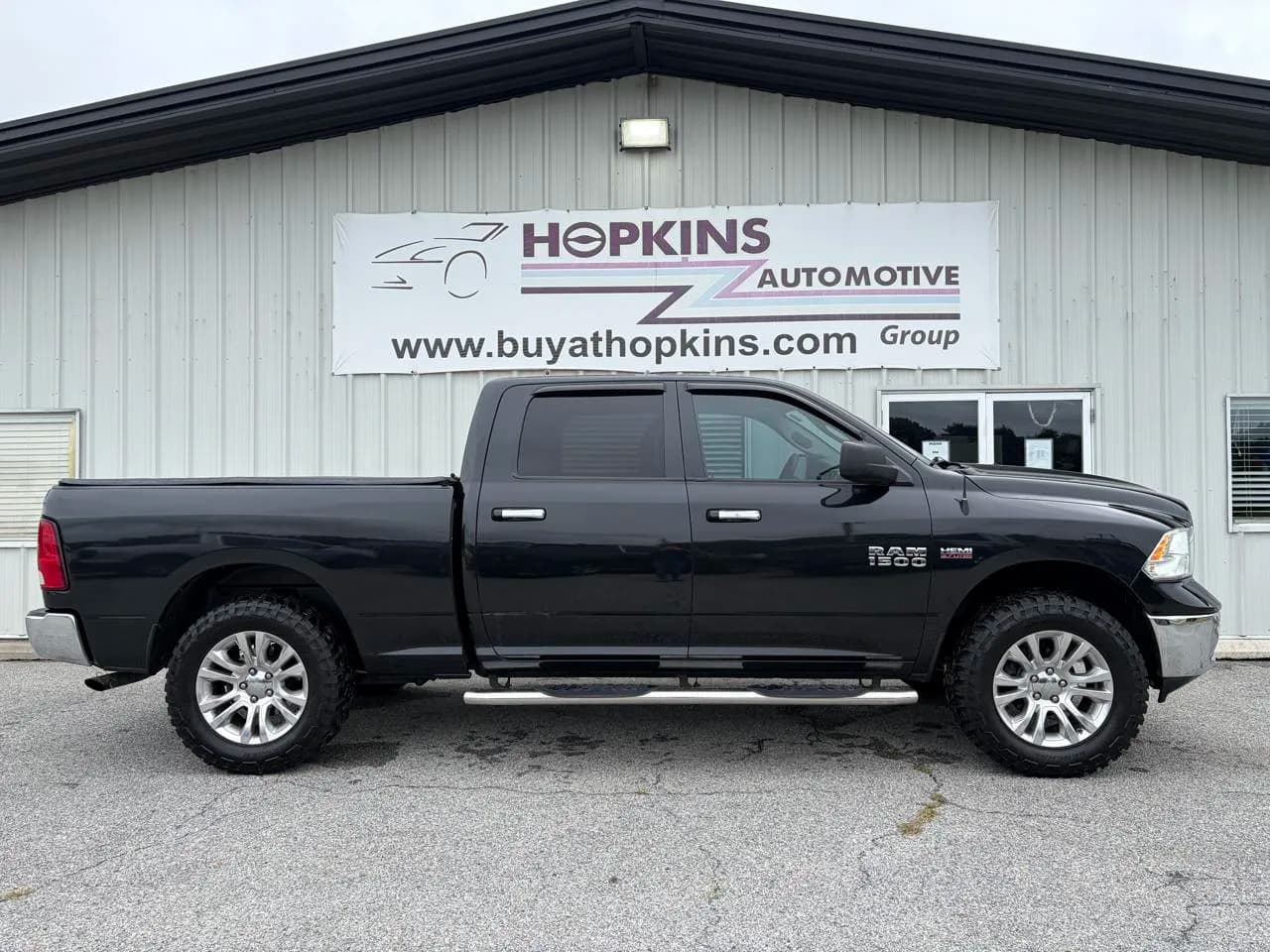 2018 Ram 1500 SLT - Pickup