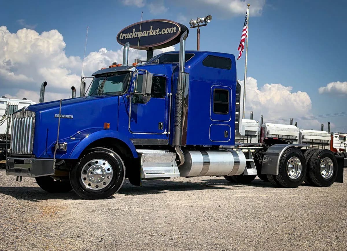 2019 Kenworth T800 - Glider Kit Trucks