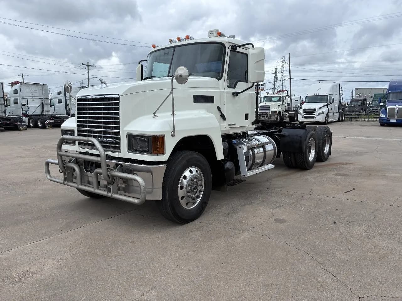 2020 Mack PINNACLE Daycab - Day Cab
