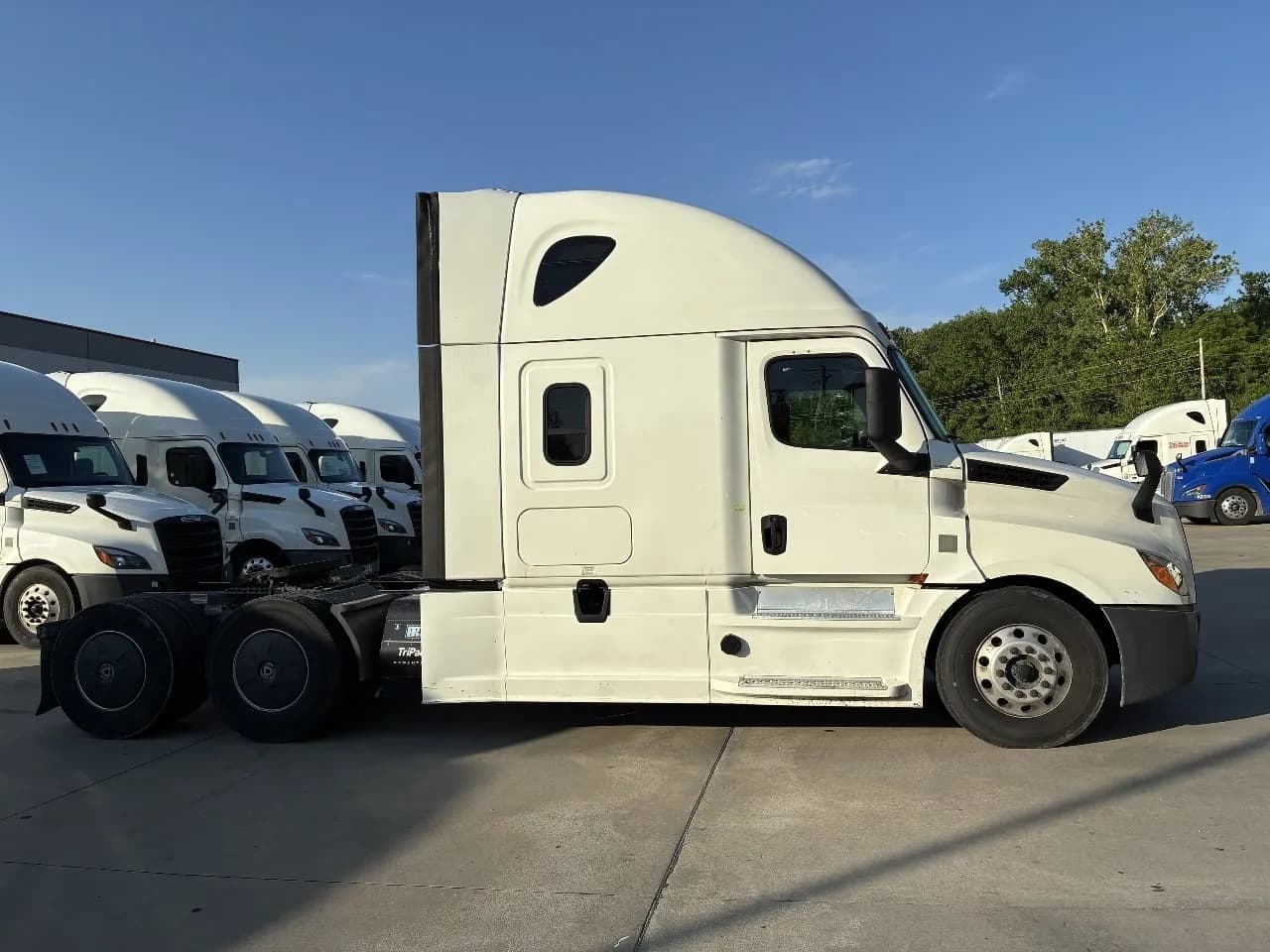 2020 Freightliner Cascadia - Sleeper