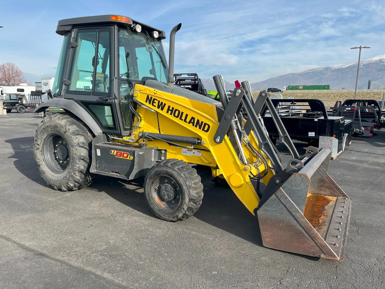 2021 Kaysville Holland U80C Skip Loader - Shuttle Bus