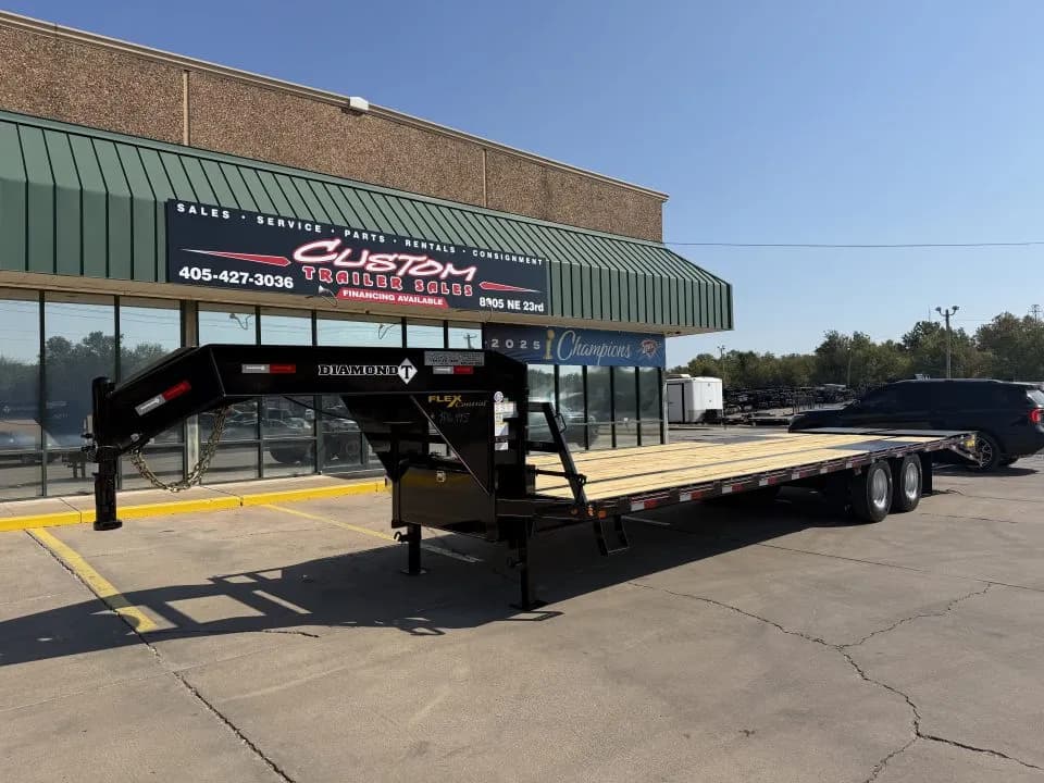 2027 Diamond T DTF 30 X 102 - Flatbed