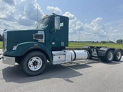 2015 Freightliner SD122 - Sleeper