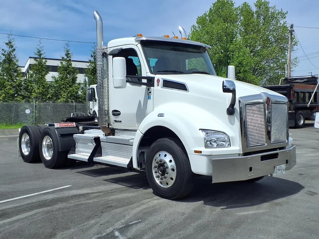 2023 Kenworth T 880