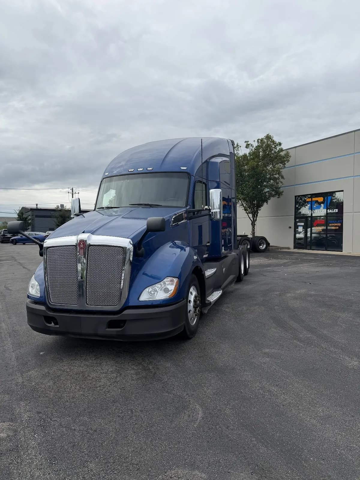 2022 Kenworth T680 - Sleeper