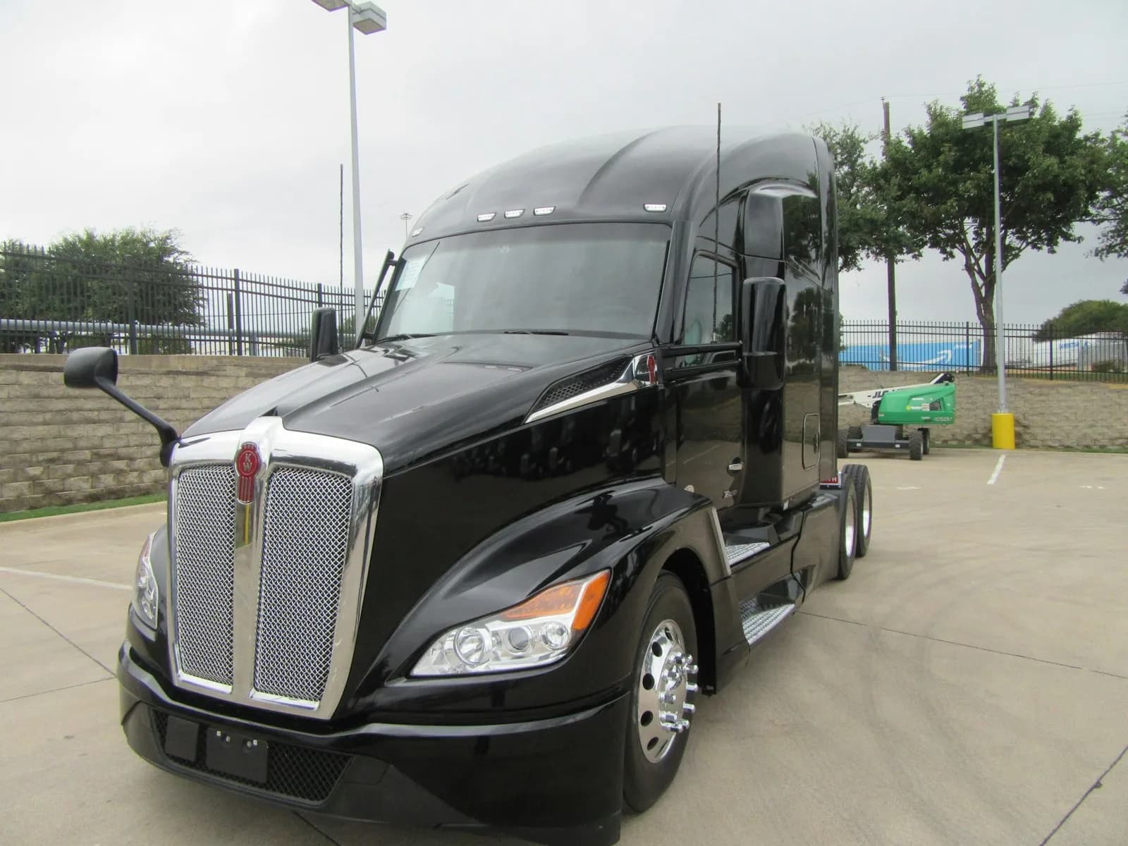 2023 Kenworth T680