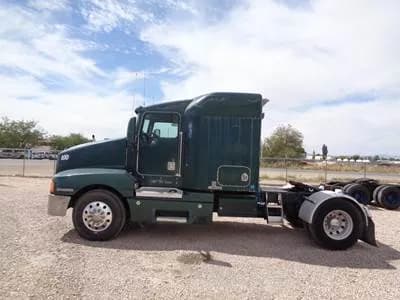 2000 Kenworth T600 Single Axle - Sleeper