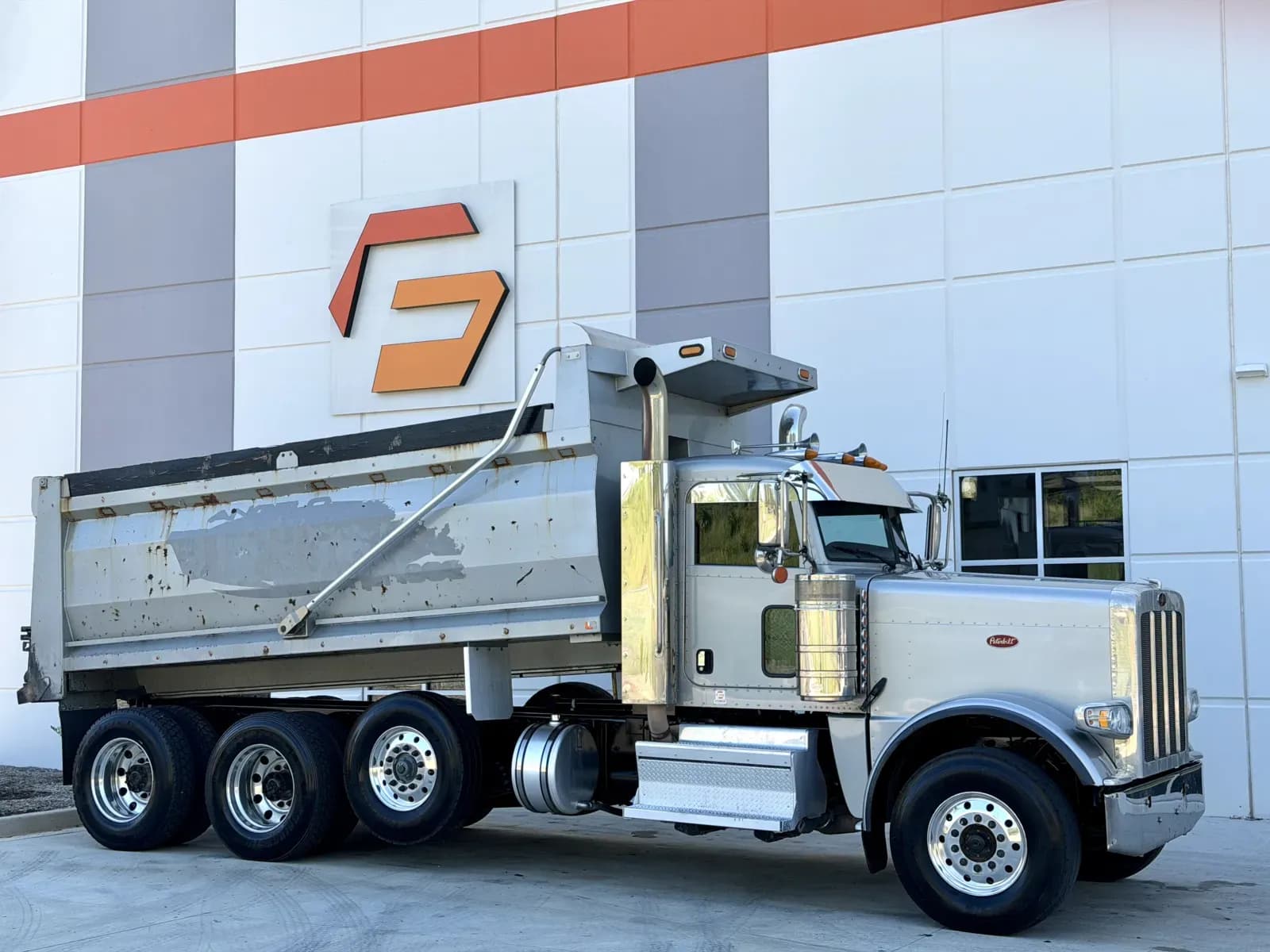 2021 Peterbilt 389 - Dump