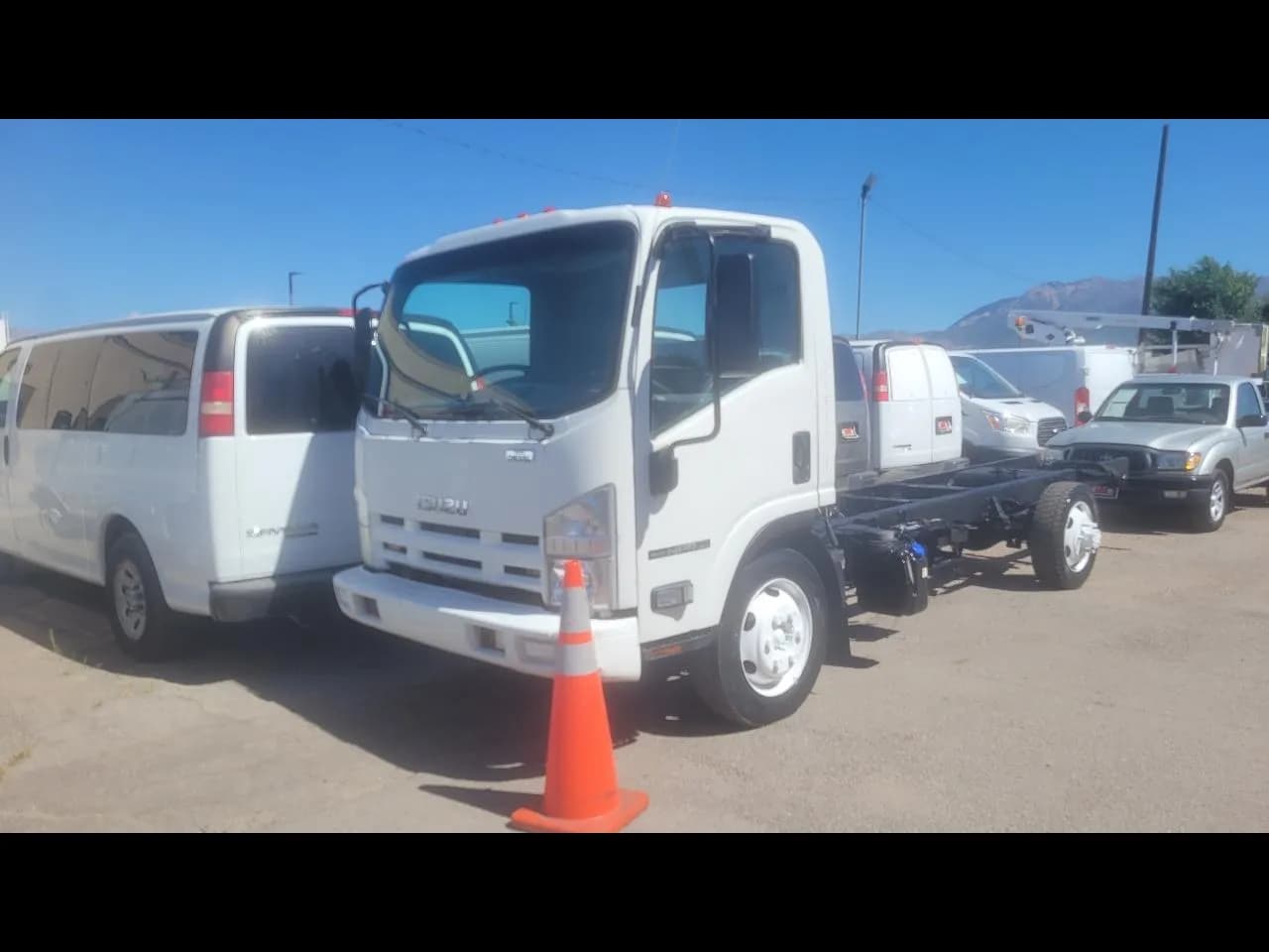 2015 Isuzu NPR DSL REG AT 109" WB