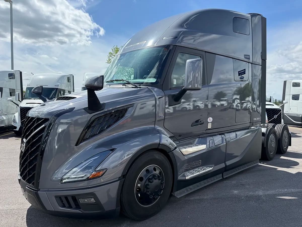 2025 Volvo VNL64T860 - Sleeper
