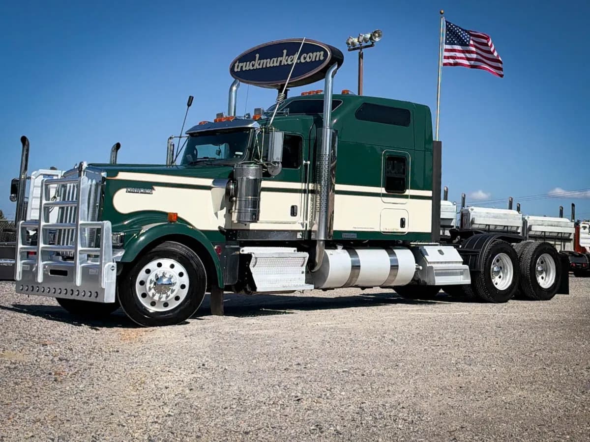 2018 Kenworth W900L - Glider Kit Trucks